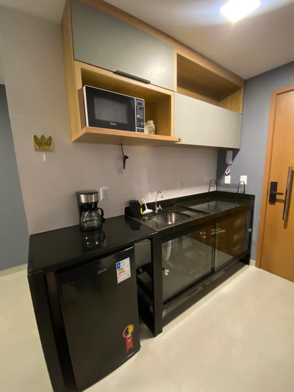 Kitchen or kitchenette, minibar, oven