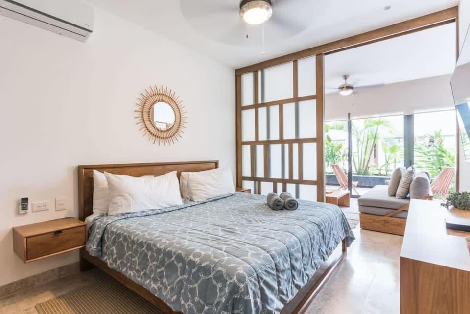 Bed, Photo of the whole room, Bedroom, air conditioner
