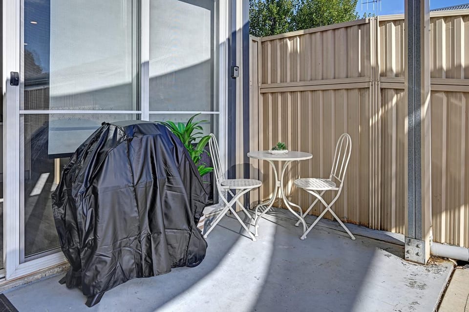 BBQ facilities, Seating area