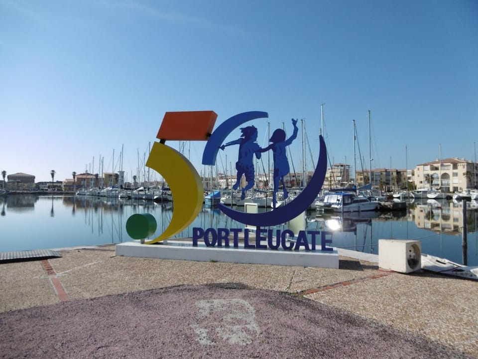 Appartement T2 Mezzanine Climatisé, 6 Pers, Proche Mer, Parking Privé, Leucate - FR-1-798-10 Apartment in Leucate