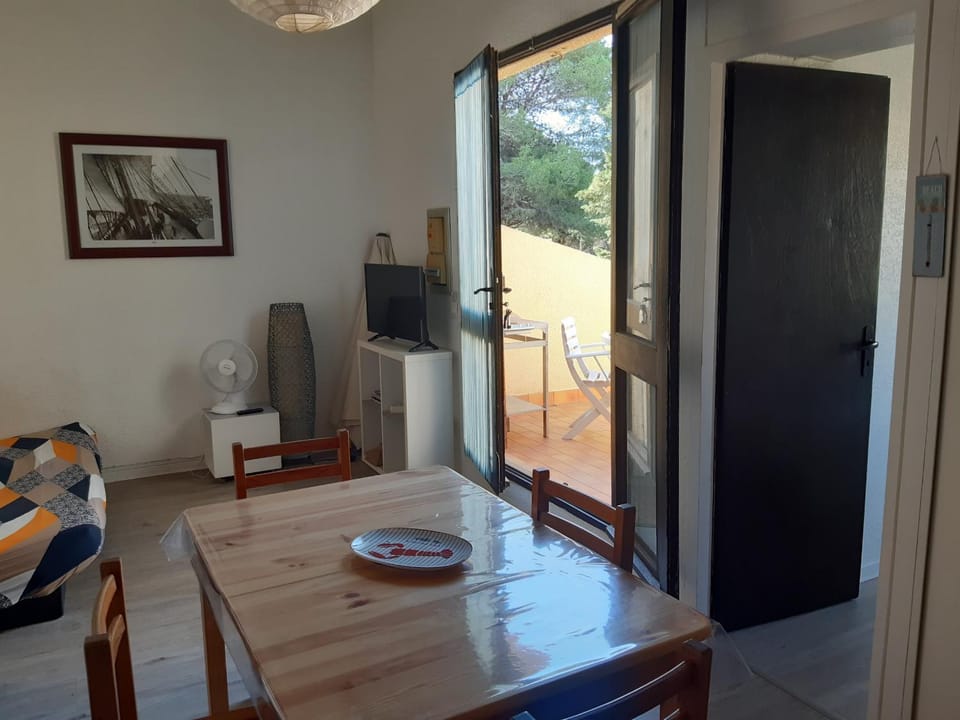 Moderne T2 Mezzanine - 6 Pers. Près Plage et Port, Parking Privé, 36m², Terrasse - Port Leucate - FR-1-798-7 Apartment in Leucate
