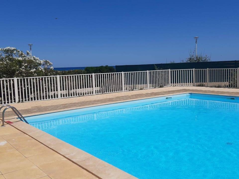 Studio Loggia avec Piscine, 4 Pers., Port Leucate, Parking - FR-1-798-14 Apartment in Leucate