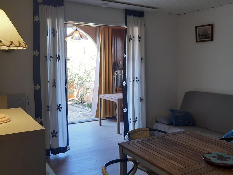 Superbe T2 Rez-de-jardin, 4 Pers, Proche Mer, Parking Sécurisé, Animaux Acceptés - FR-1-798-21 Apartment in Leucate