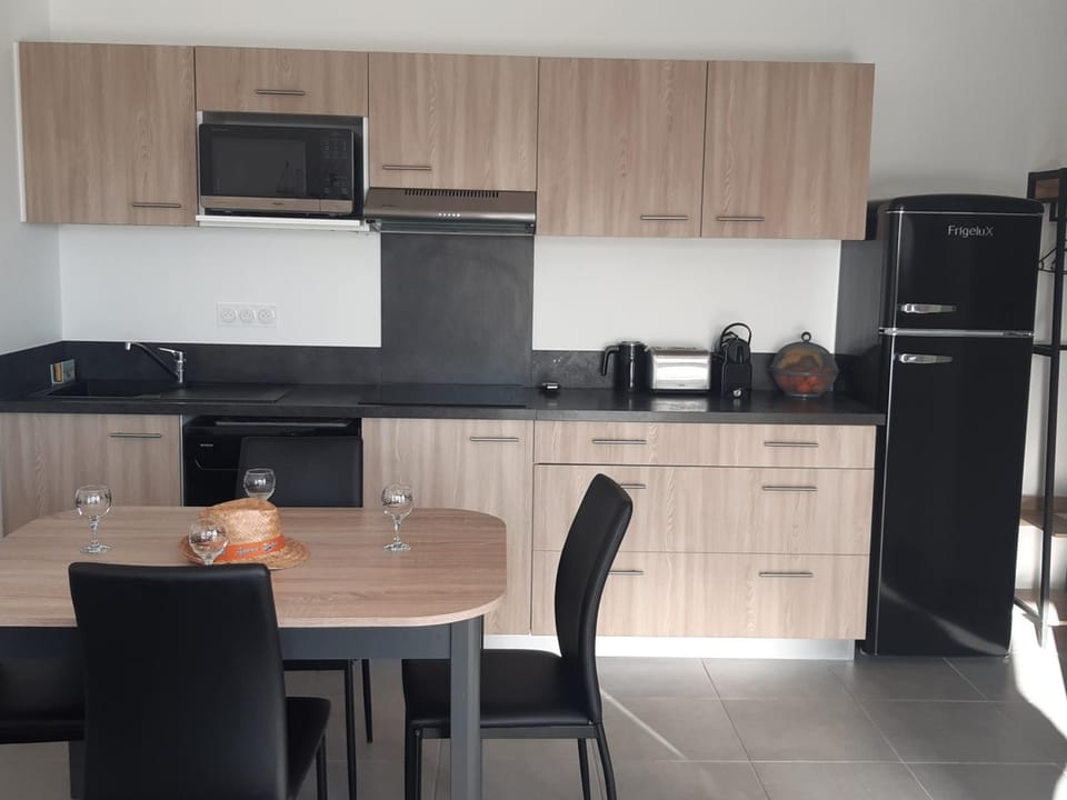 Superbe T2 climatisé avec parking, 4 pers, proche plage - FR-1-798-23 Apartment in Leucate
