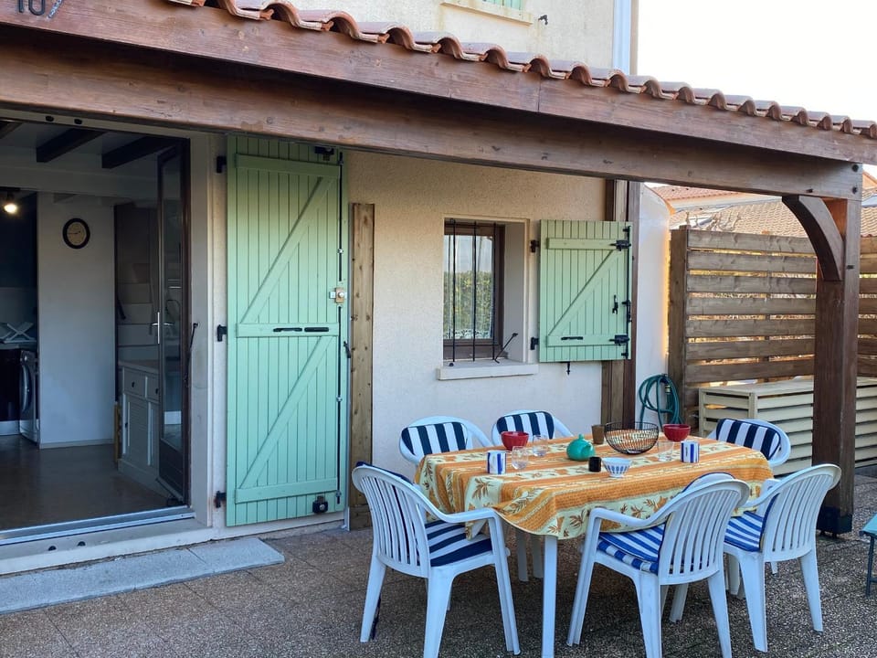 Villa T4 au Bord du Lac avec Terrasse, 6 Pers, Parking, Animaux Acceptés, Classée 1* - FR-1-798-37 Villa in Le Barcarès