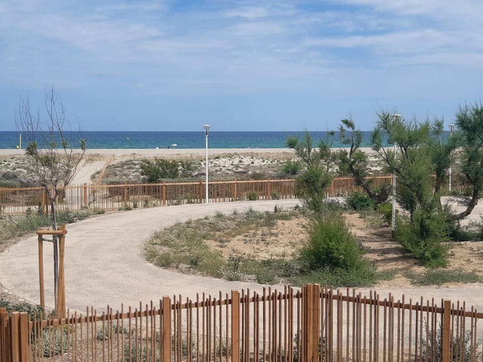 Beau Studio Cabine 4 Pers, 1er Étage, Vue Mer, Parking Port Leucate - FR-1-798-35 Cabin in Leucate