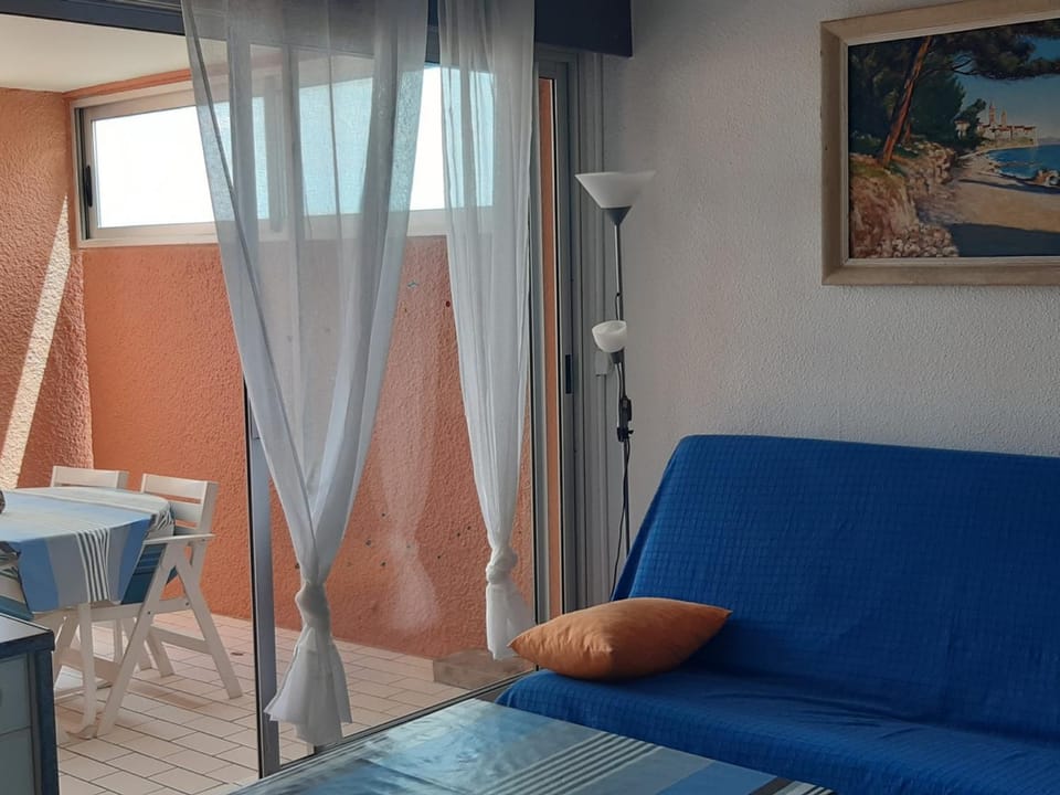 Beau Studio Cabine 4 Pers, 1er Étage, Vue Mer, Parking Port Leucate - FR-1-798-35 Cabin in Leucate
