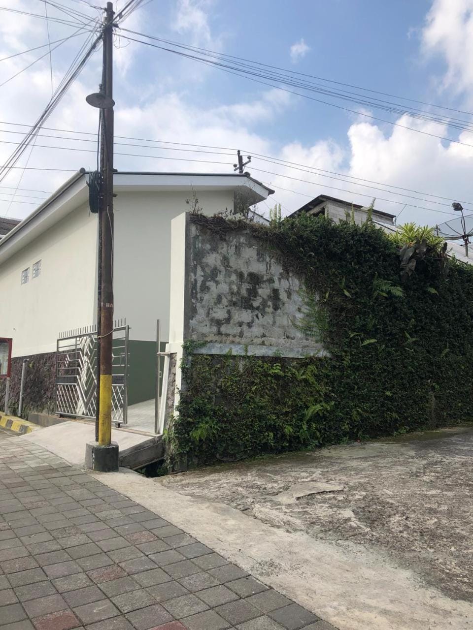 Property building, Day, Neighbourhood, Street view