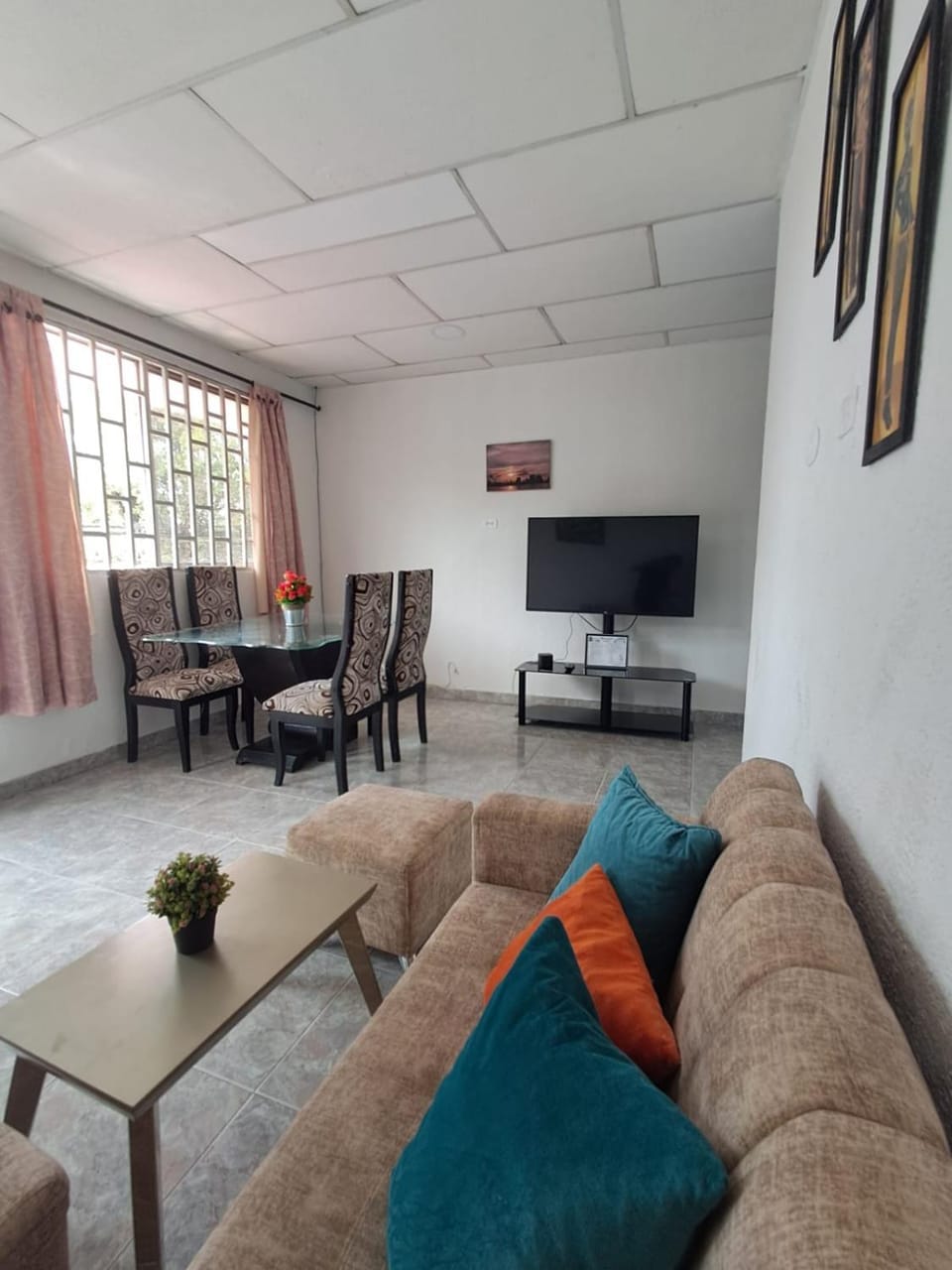 Communal lounge/ TV room, TV and multimedia, Living room, Seating area, Dining area, Evening entertainment