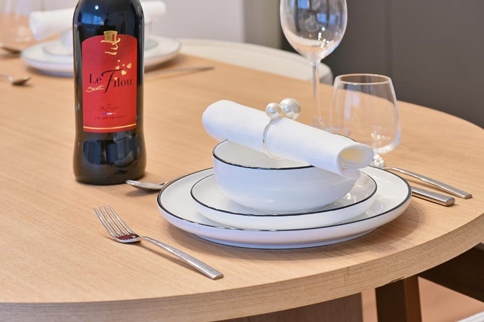 Food and drinks, Dining area, Food, Drinks, Alcoholic drinks