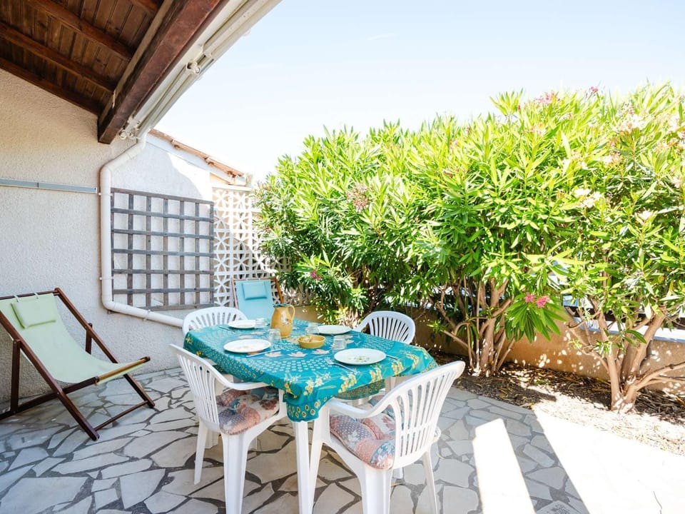 Pavillon T2 avec Mezzanine et Parking Privatif à Gruissan - FR-1-409-269 Villa in Gruissan