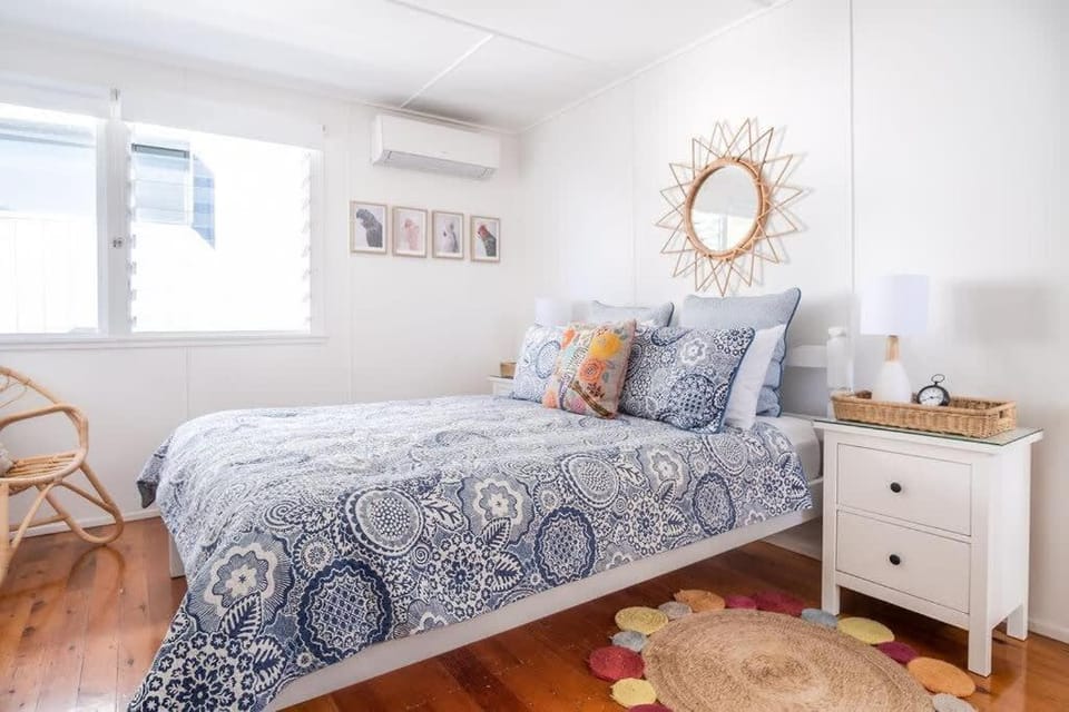 Bed, Photo of the whole room, Bedroom, air conditioner