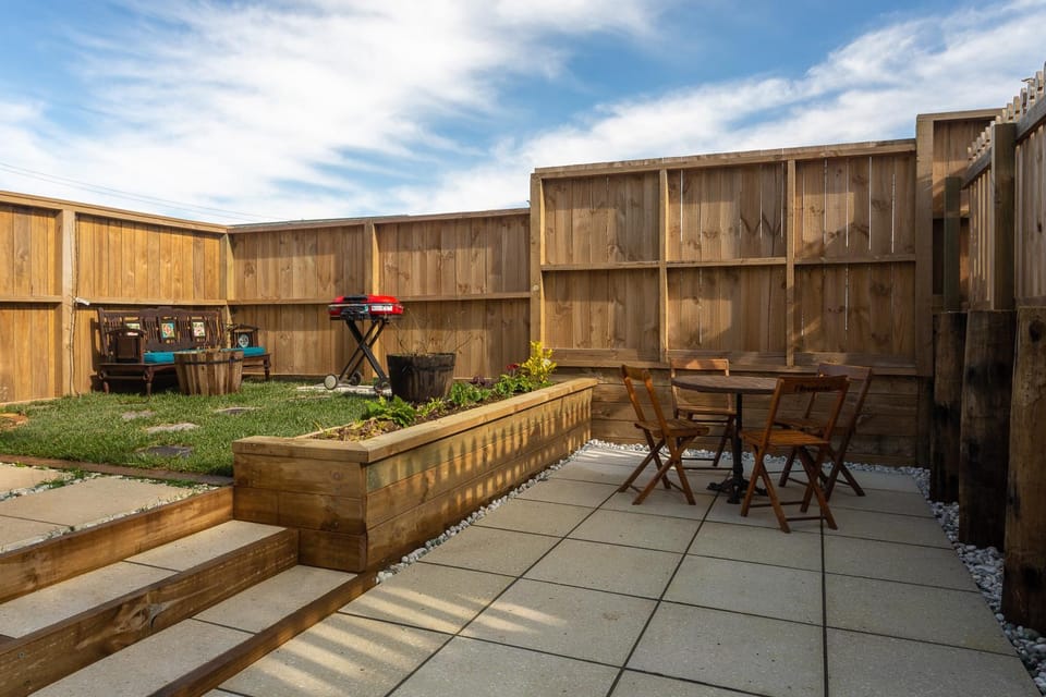 Patio, Spring, Day, BBQ facilities, BBQ facilities, Garden, View (from property/room), Balcony/Terrace, Pets, Pets, Garden view, pet friendly