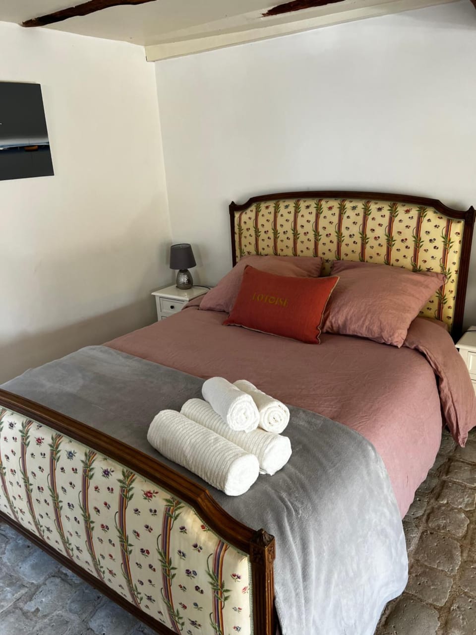 Bed, Photo of the whole room