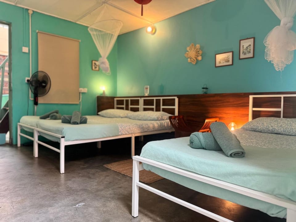 Photo of the whole room, Bedroom, towels