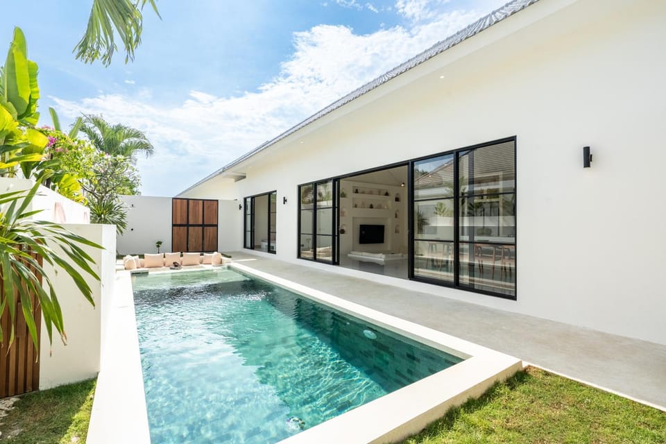 Seating area, Pool view, Swimming pool