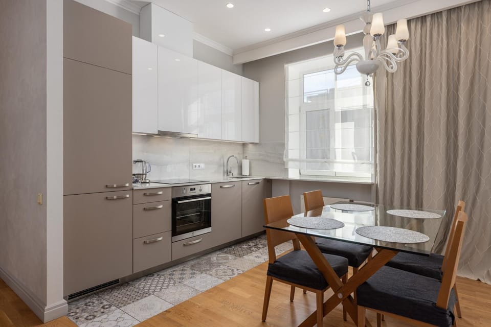 Dining area, kitchen