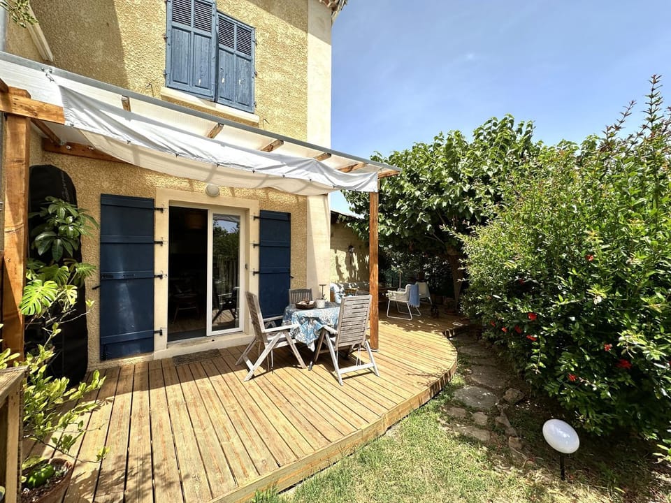 Le Cocon, Appartement pour 2 personnes à 5 minutes de la plage de l'Almanarre à Hyères Apartment in Hyères