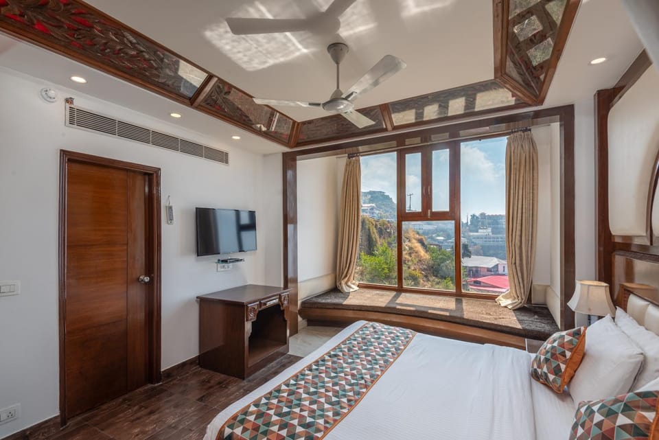 Lawrence Solitaire Resort, Mall road, Mussoorie Resort in Uttarakhand
