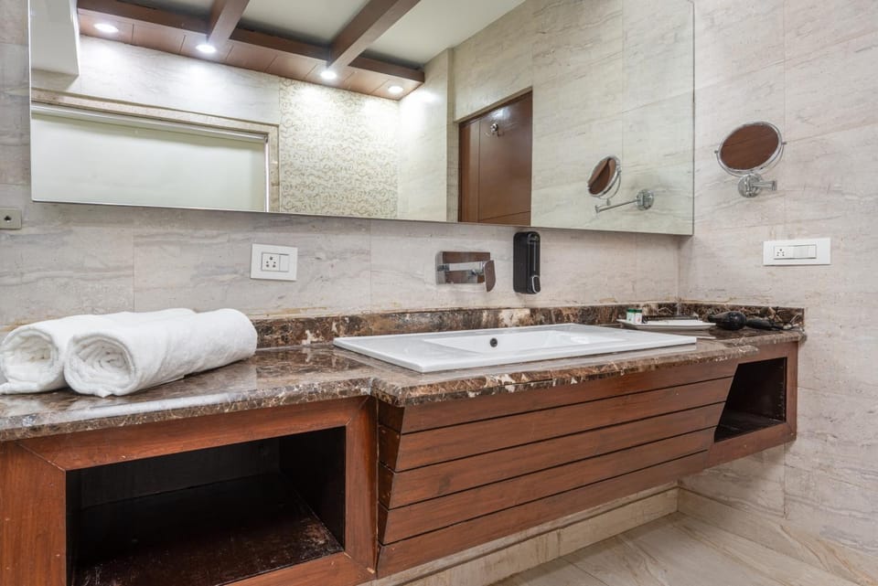 Lawrence Solitaire Resort, Mall road, Mussoorie Resort in Uttarakhand