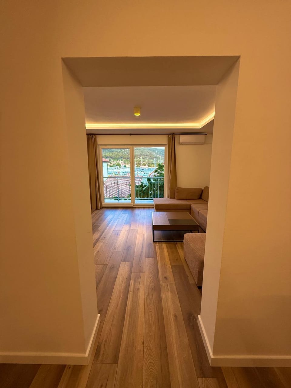Villa Lungomare-Large Waterfront Apartment -Lungomare Promenade 6 Apartment in Cres
