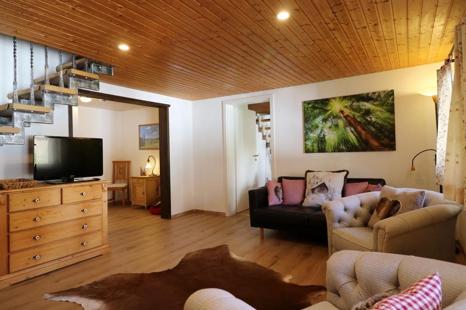 Berghof Almzeit - Fewo "Philosophenstüble", Sauna, Todtnauberg, Feldberg Apartment in Baden-Württemberg