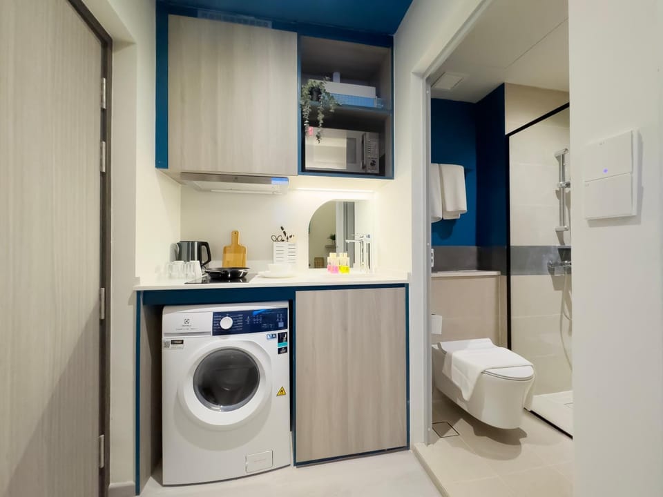 Toilet, washing machine