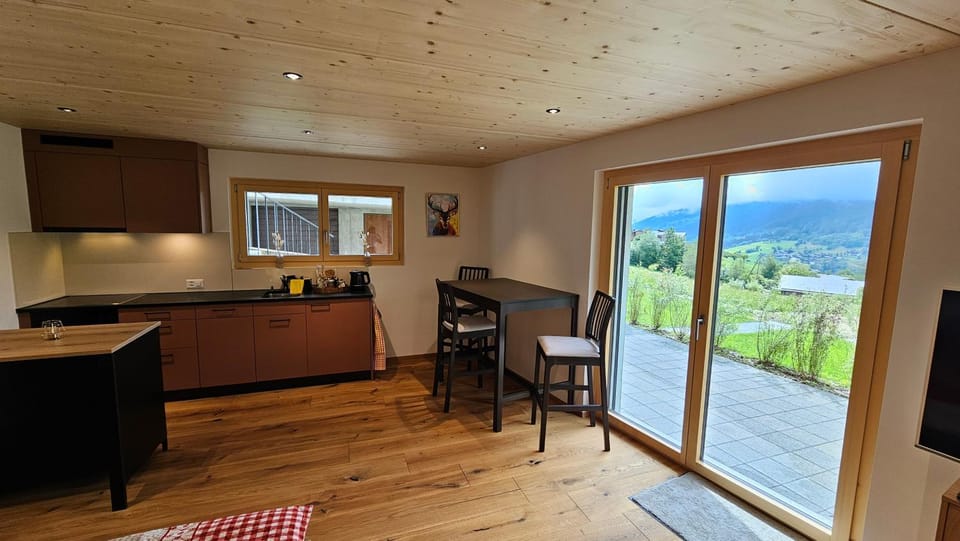 Kitchen or kitchenette, Dining area, Mountain view