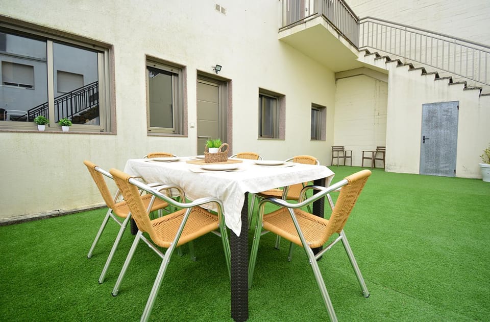 Property building, Patio, Dining area