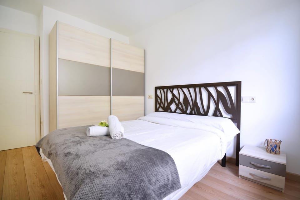 Bed, Photo of the whole room, Bedroom, wardrobe