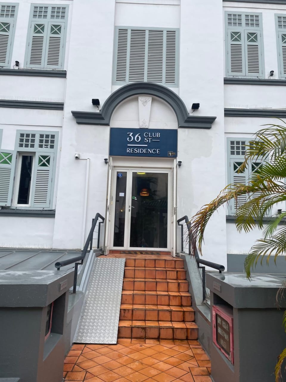 Facade/entrance