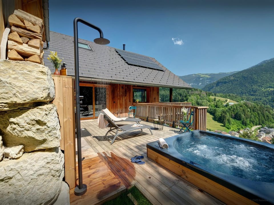 Day, Natural landscape, Hot Tub, Balcony/Terrace, Mountain view