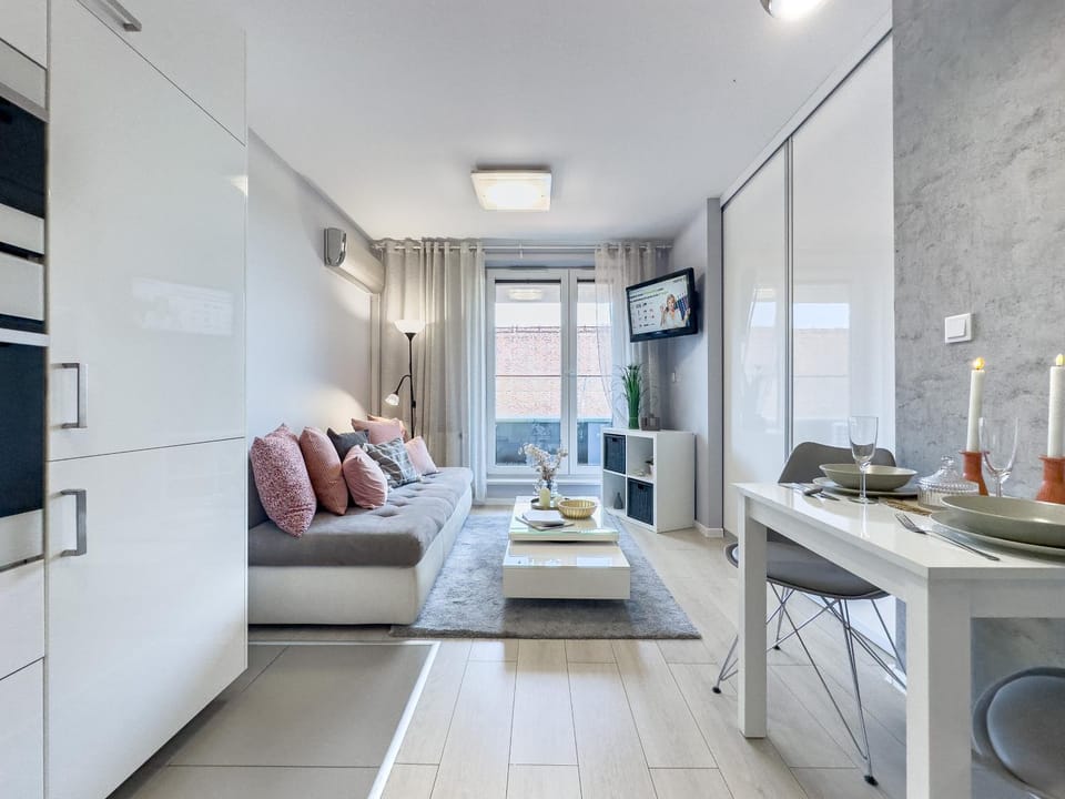 TV and multimedia, Kitchen or kitchenette, Living room, Seating area, Dining area