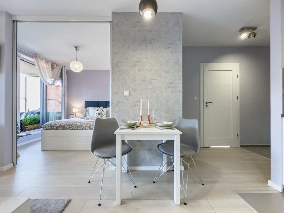 Bed, Living room, Photo of the whole room, Seating area, Dining area, Bedroom