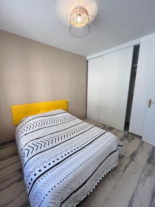 Bed, Photo of the whole room, Bedroom, wardrobe