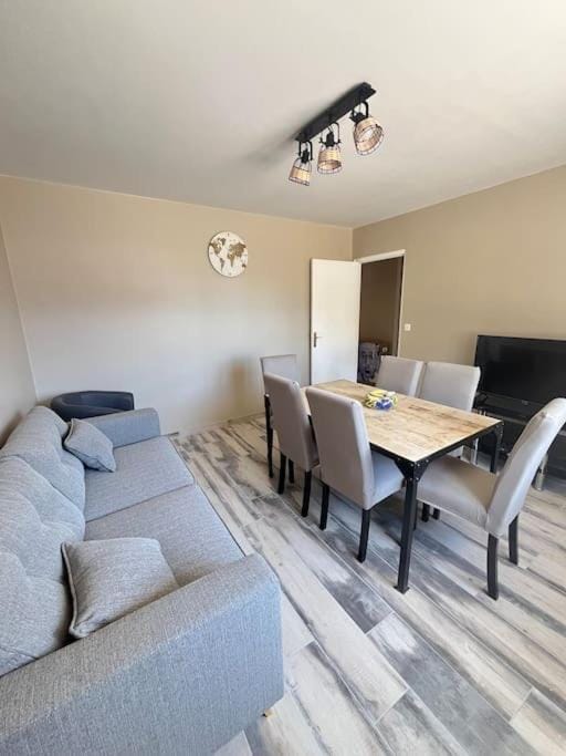 Living room, Seating area, Dining area