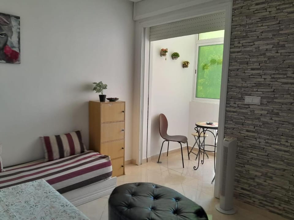 Appartement propre à 5 mn à pied de la plage familles seulement Apartment in Tangier-Tétouan-Al Hoceima