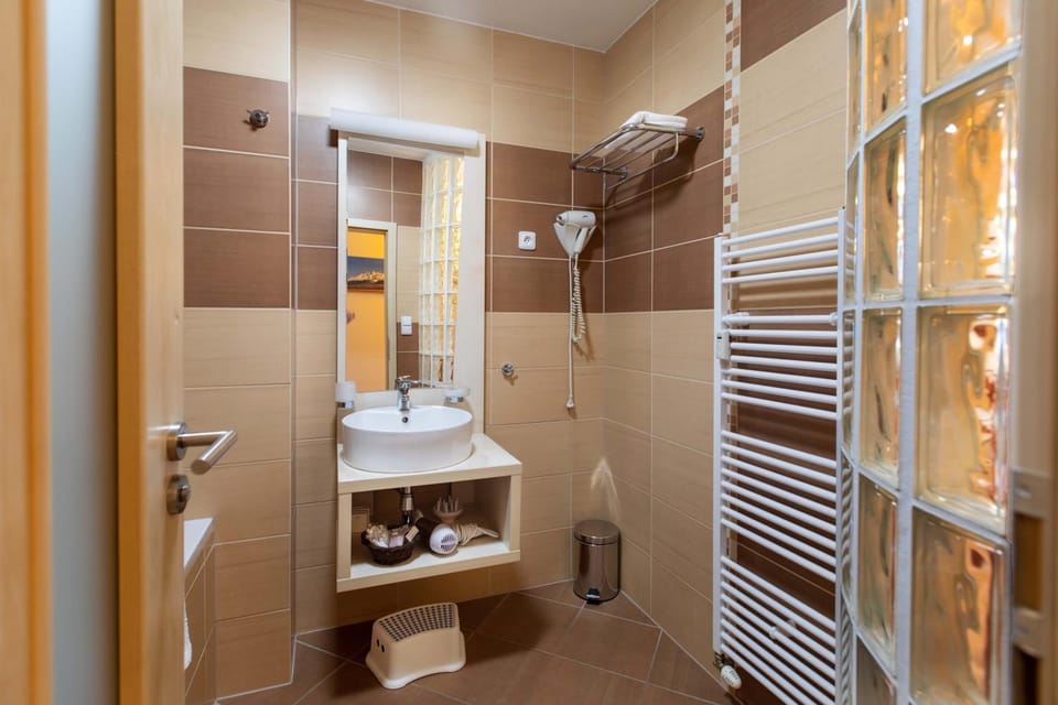 Bathroom, Bath