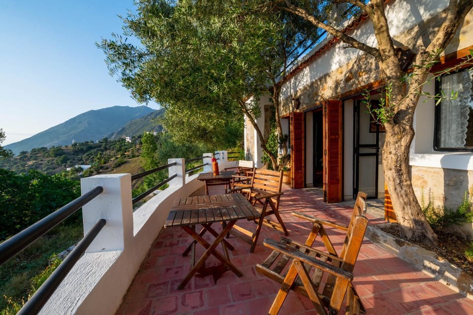 Patio, Balcony/Terrace, Dining area, Mountain view