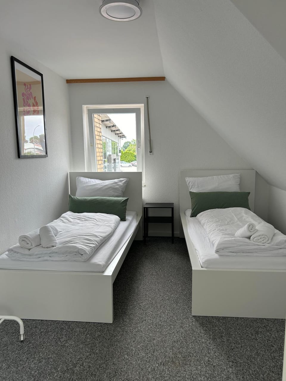 Bedroom, towels