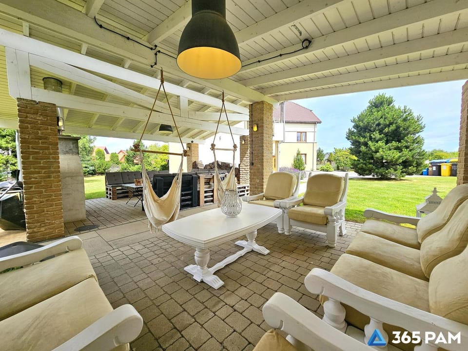 Day, Garden, Seating area, Garden view