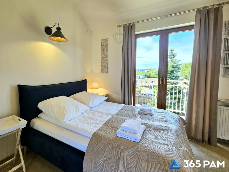 Bed, Natural landscape, View (from property/room), Balcony/Terrace, Photo of the whole room, Bedroom, towels