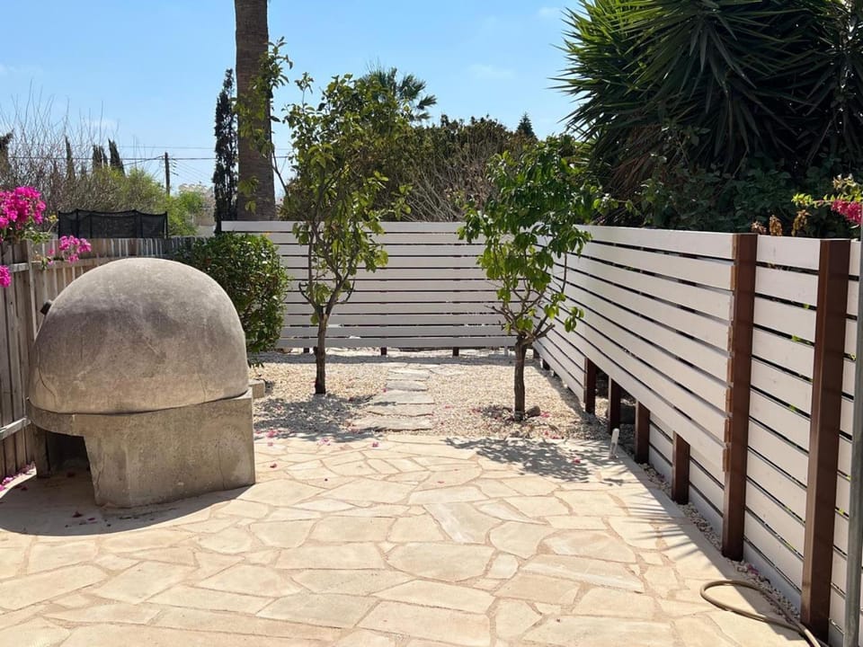 Regina Gardens - Modern 2 bed maisonette House in Paphos