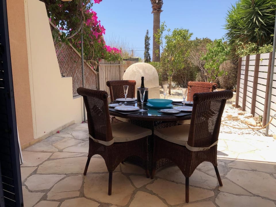 Patio, Dining area