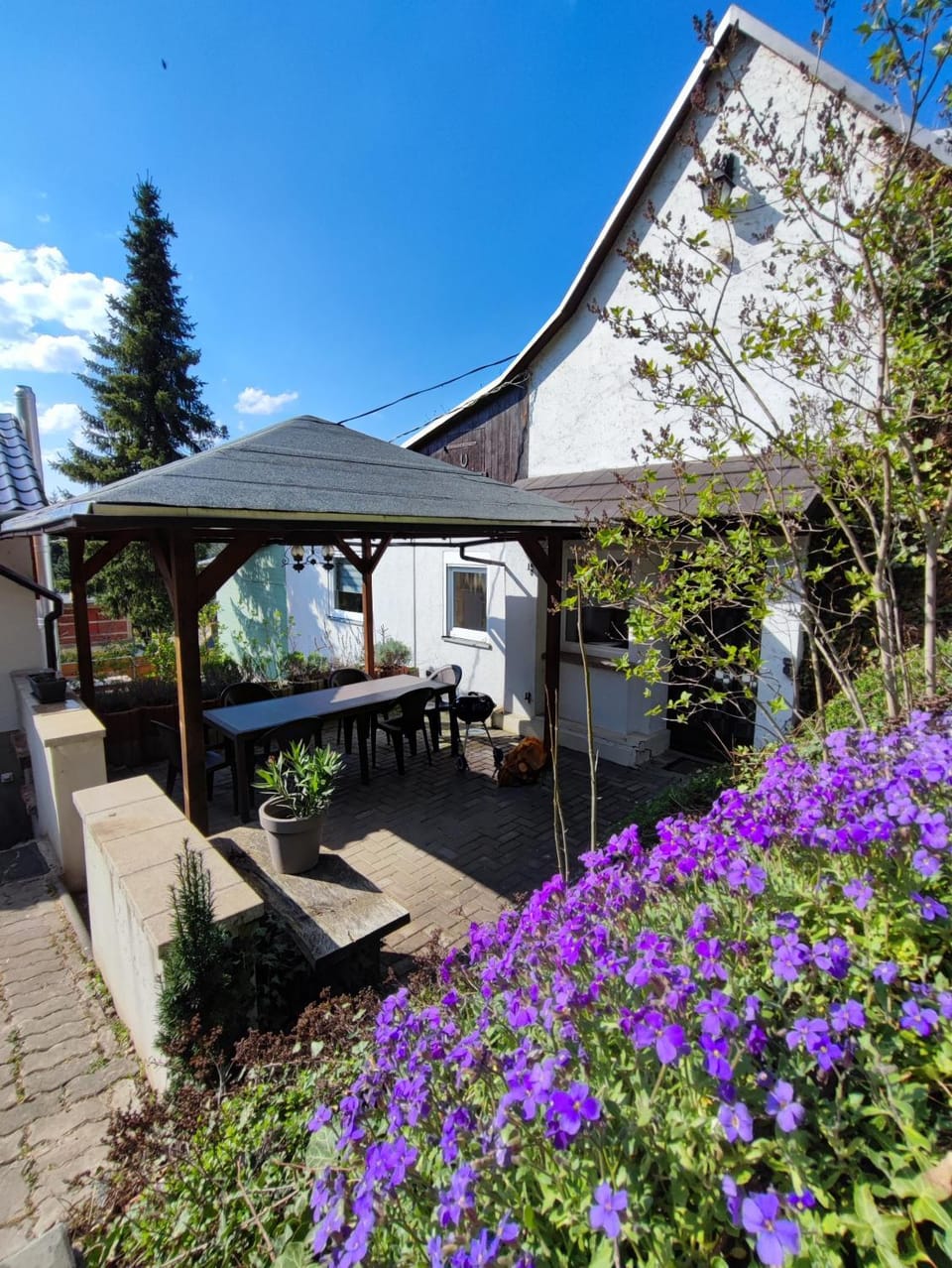 Property building, BBQ facilities, Balcony/Terrace, Garden view