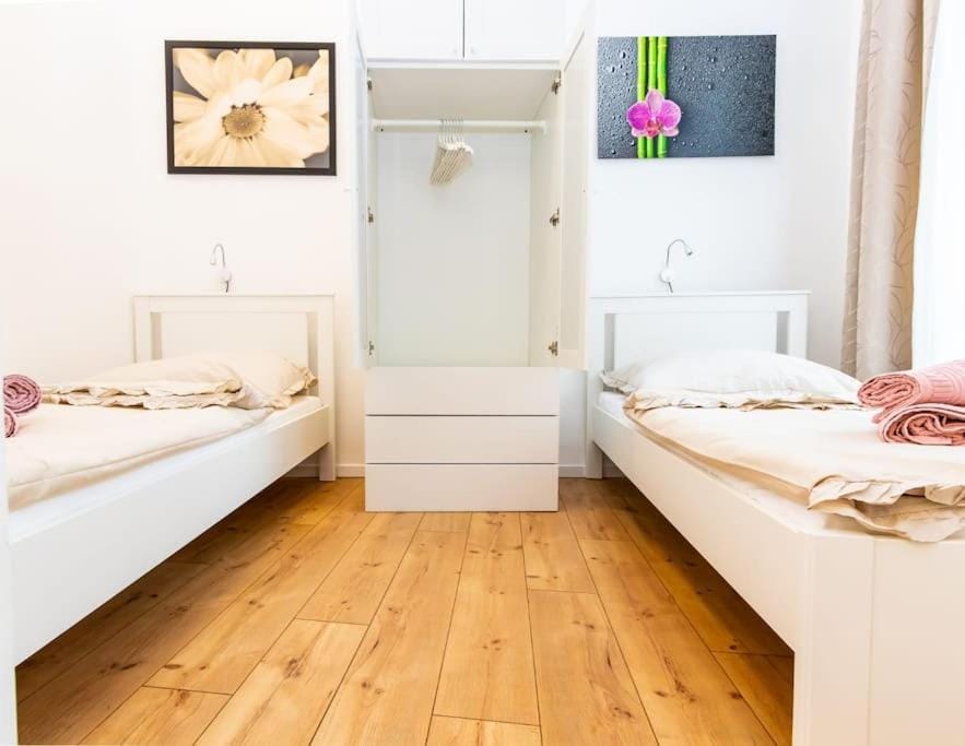 Bed, Bedroom, towels, wardrobe