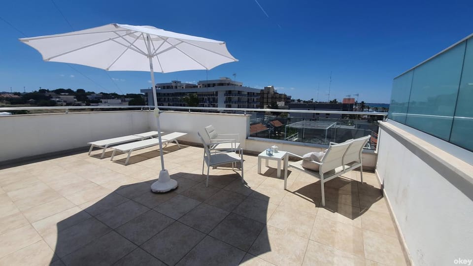 Property building, View (from property/room), Balcony/Terrace, sunbed