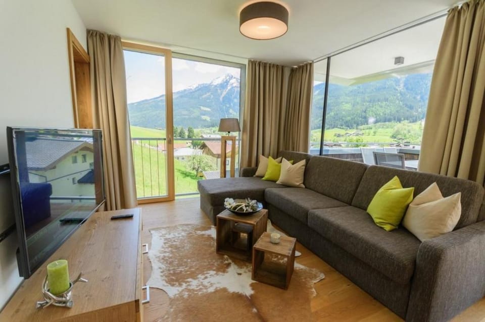 TV and multimedia, Seating area, Mountain view