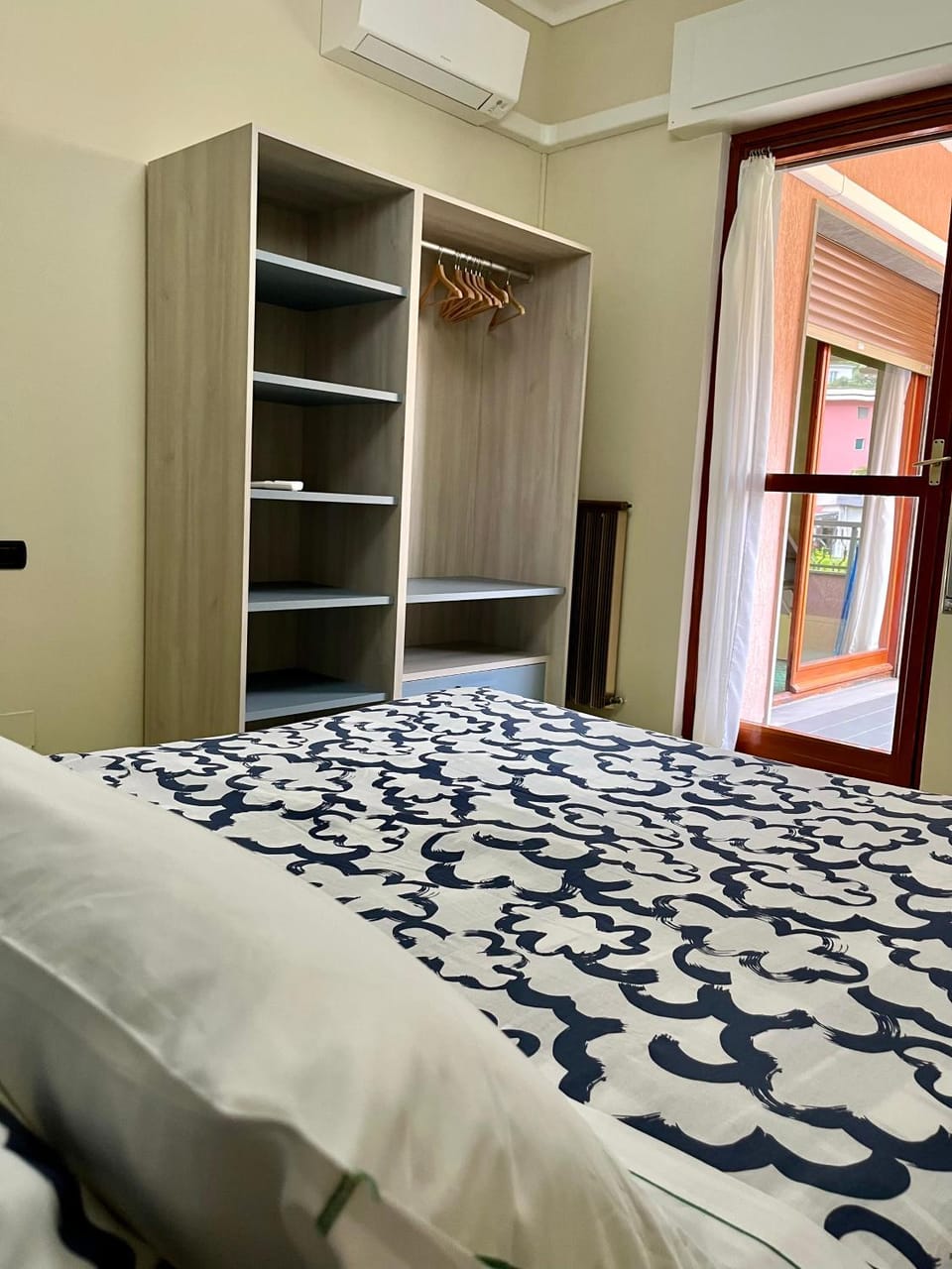 Bed, Bedroom, air conditioner