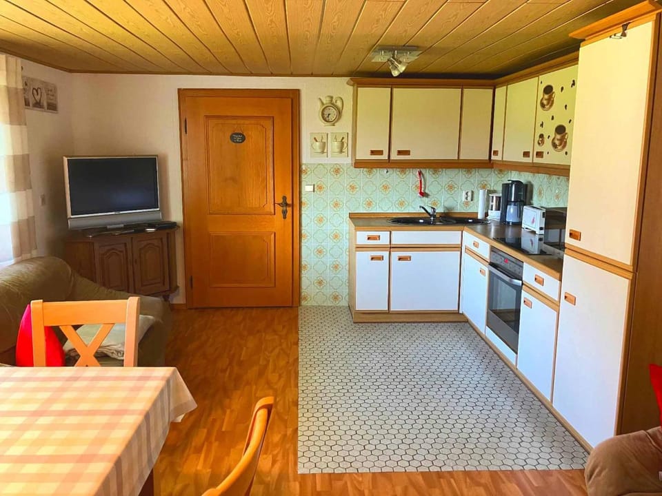 TV and multimedia, Kitchen or kitchenette, Dining area